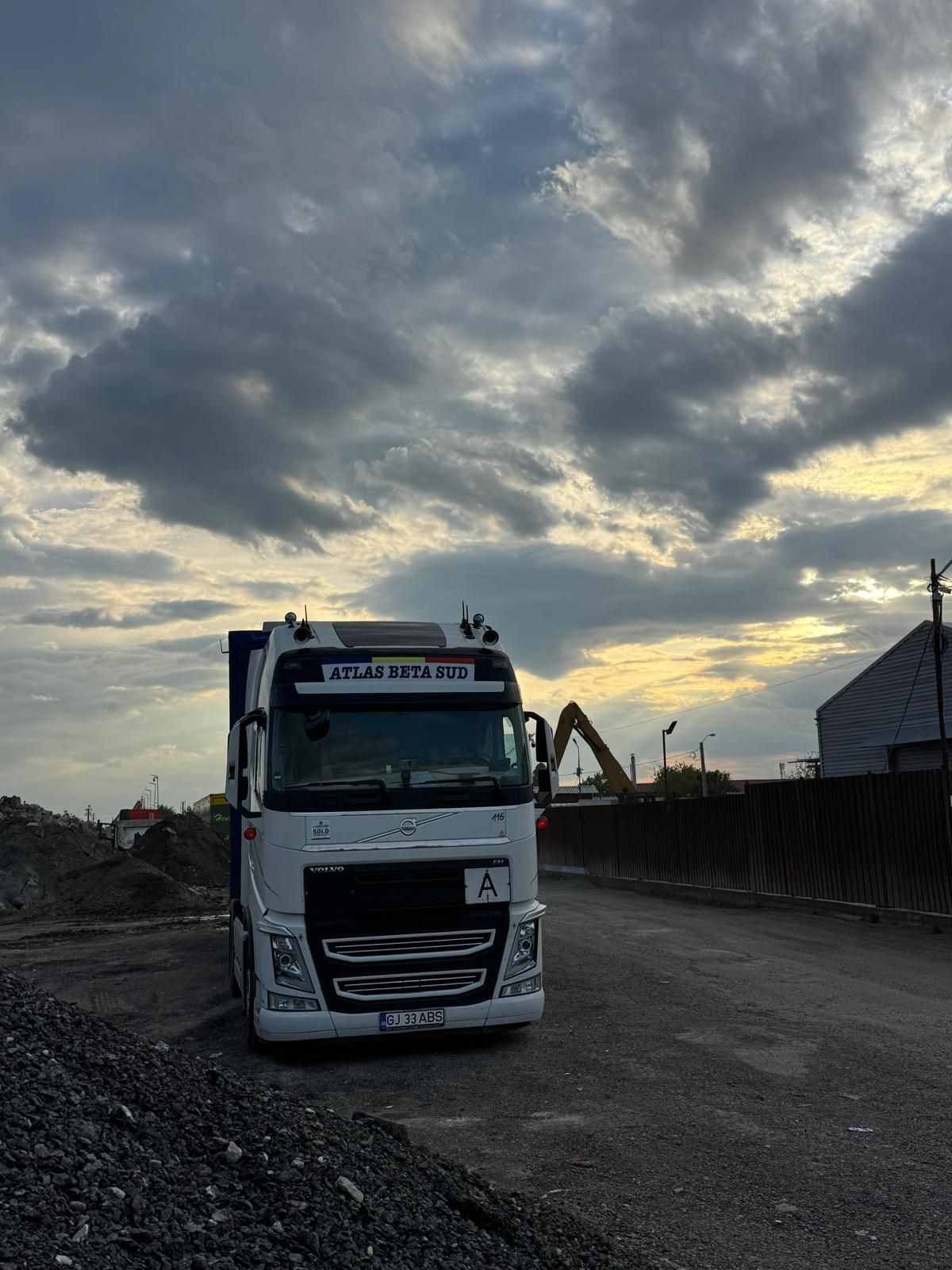 Camion Volvo FH ATLAS BETA SUD, numărul de înmatriculare GJ 33 ABS