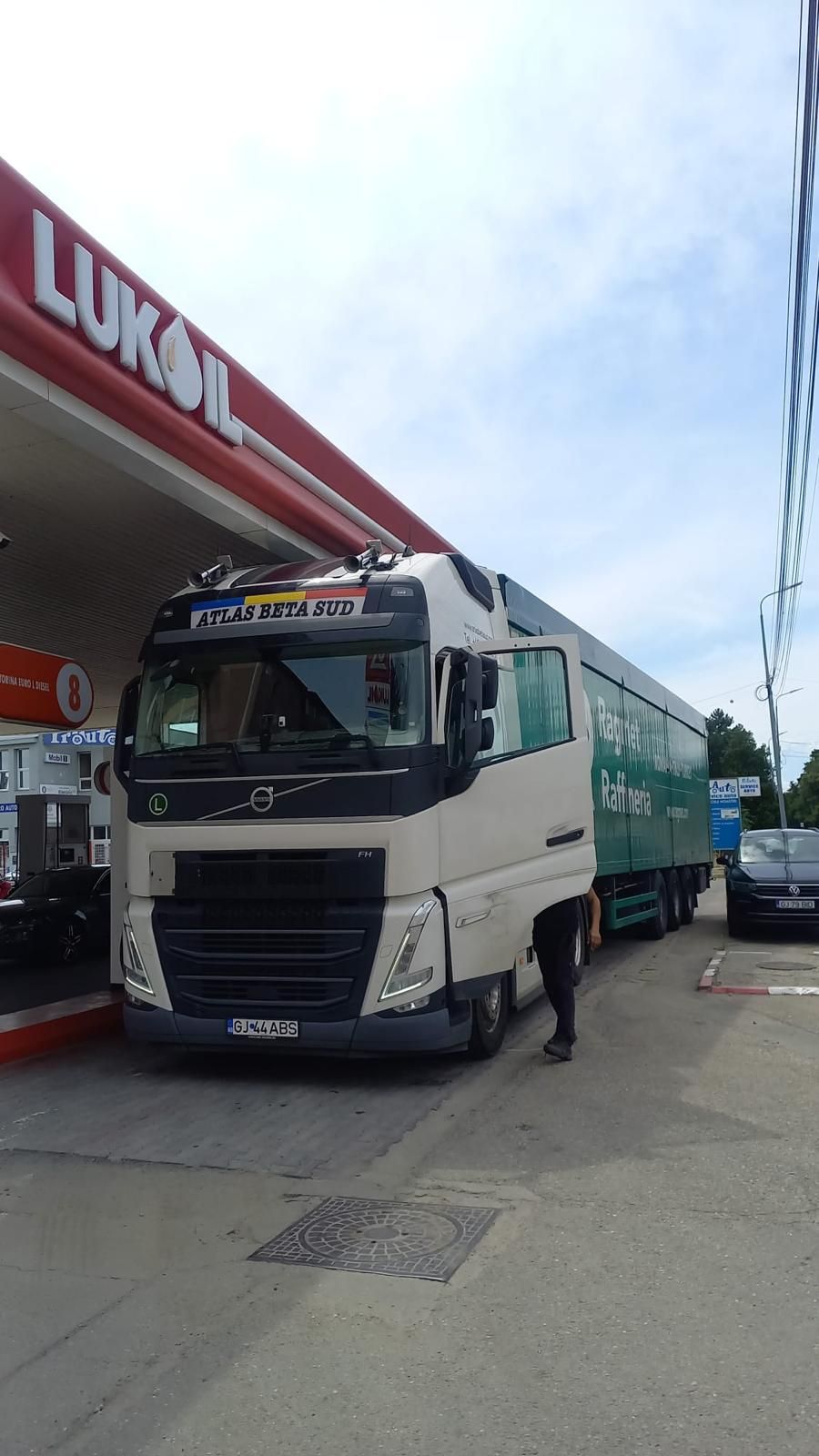 Camion Volvo FH ATLAS BETA SUD, numărul de înmatriculare GJ 44 ABS