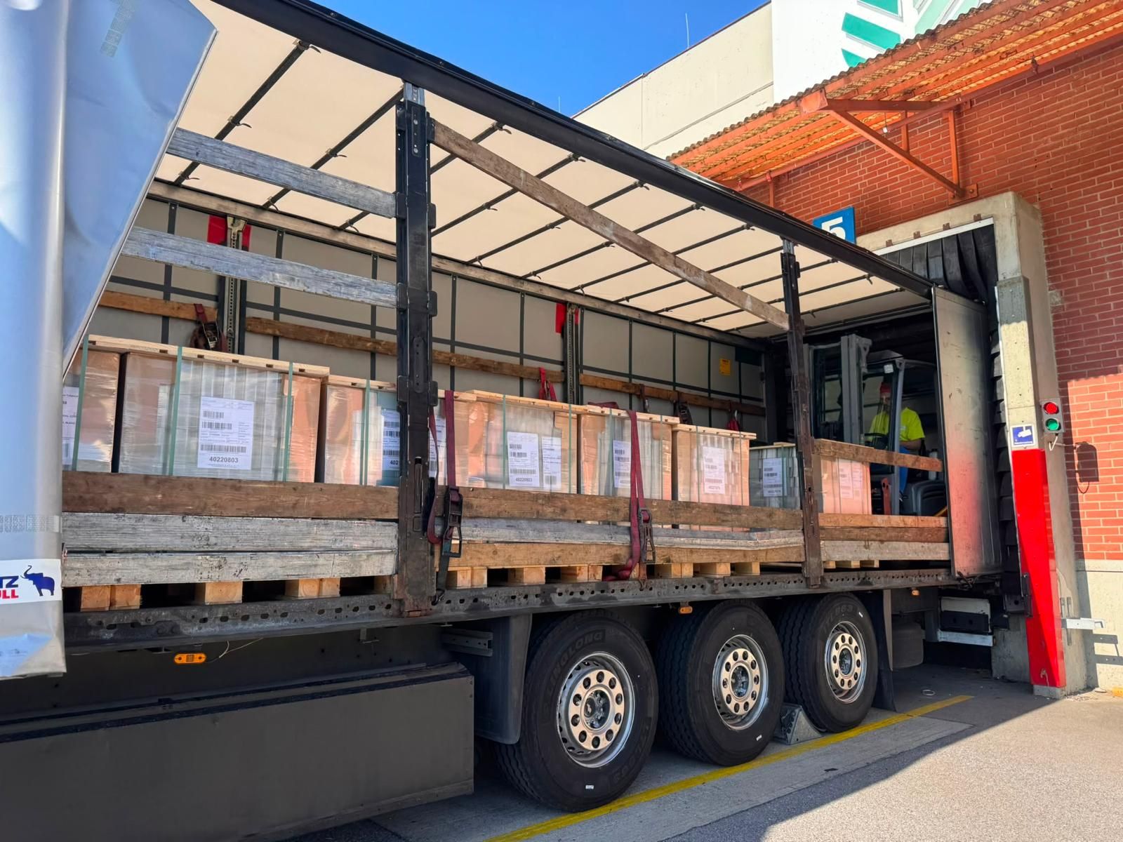Încărcare marfă pentru transport internațional — cursă ATLAS BETA SUD